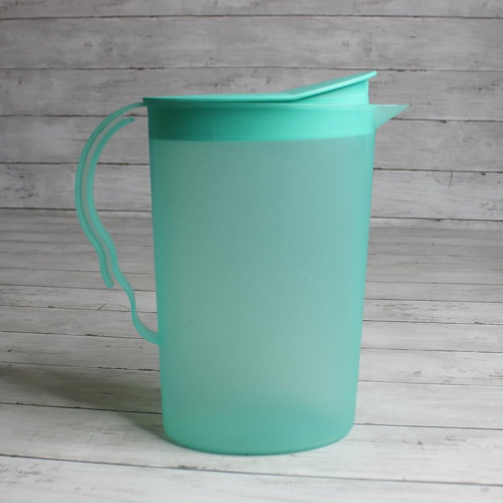 Tupperware Impressions Juice Pitcher 2 Qt Beverage Slim Aqua